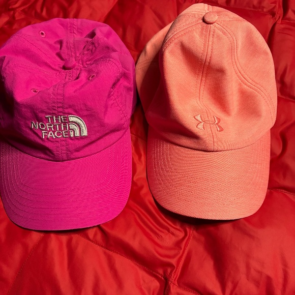 Lot of 2 hats - Picture 1 of 5
